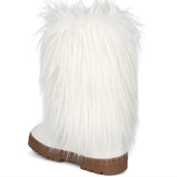 10 Cozy Faux Fur Mid Calf Winter Tread Flat Boots - Picture 6 of 9